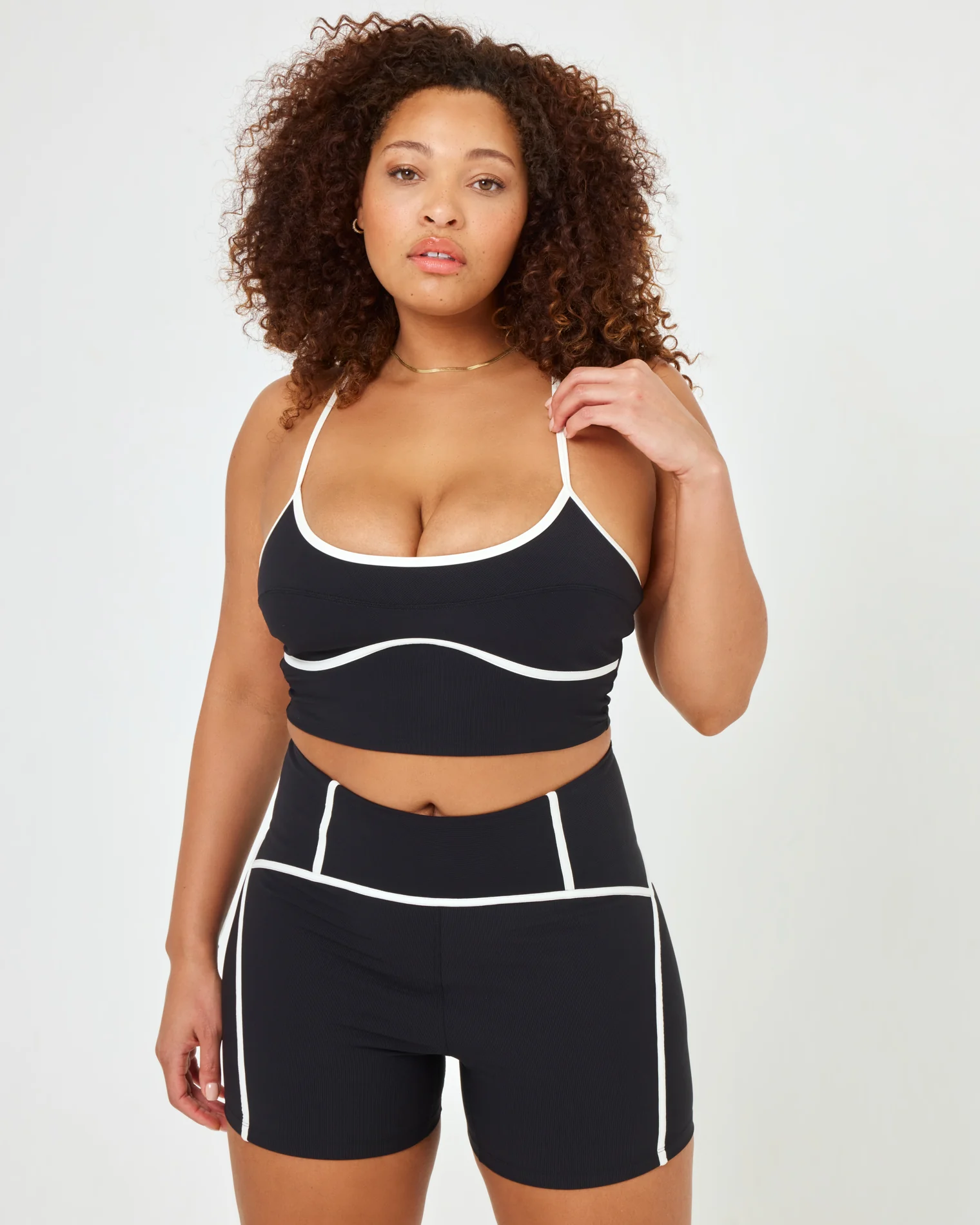 Revel Short - Black-Cream - Image 8
